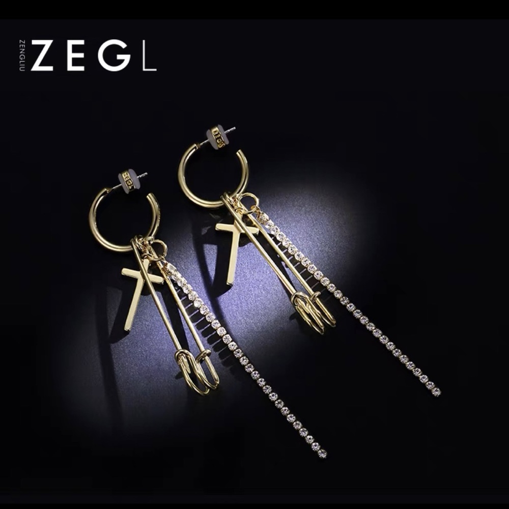 ZEGL- A Stylish Earring